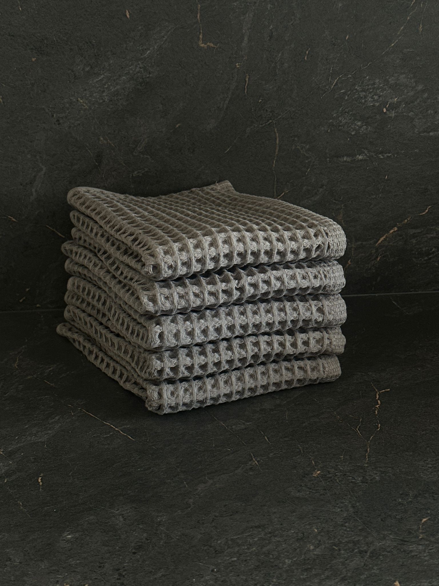 Serviette de toilette coton nid d'abeille gris foncé 50x70